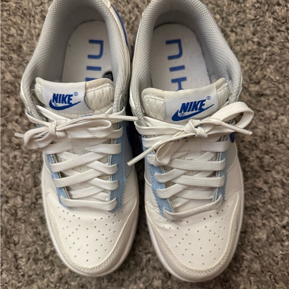 Nike Kids/Women Dunk Low Sneakers - White and Blue 4.5y - Picture 4 of 4